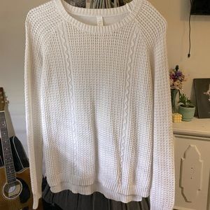 white cherokee brand knit sweater. size medium.
